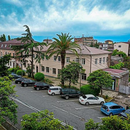 Мини-Отель В Центре Сухума - Аиааира Sukhumi Exterior photo