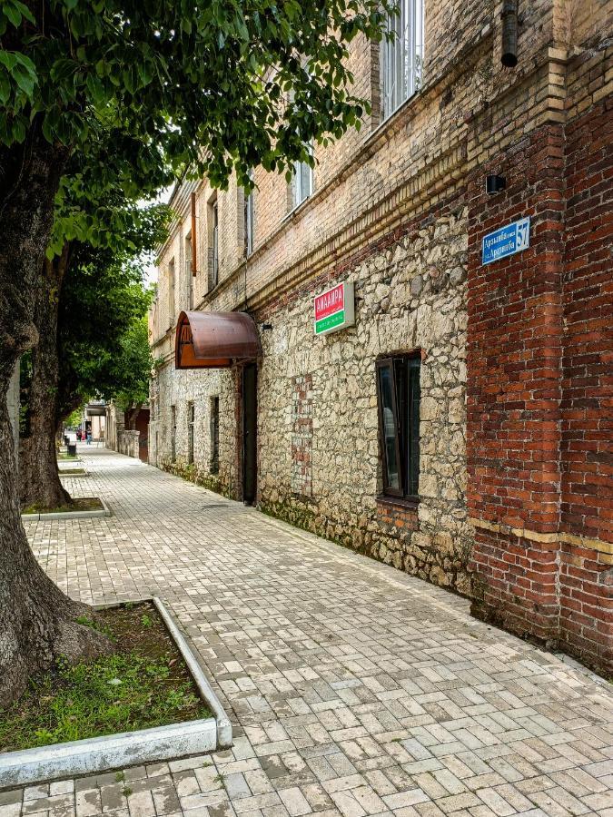 Мини-Отель В Центре Сухума - Аиааира Sukhumi Exterior photo